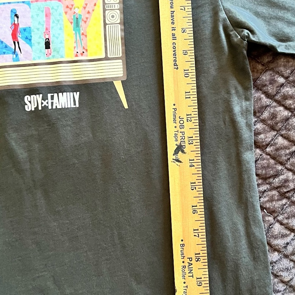 Uniqlo Olive Graphic Tee with Spy x Family Design - Picture 5 of 10